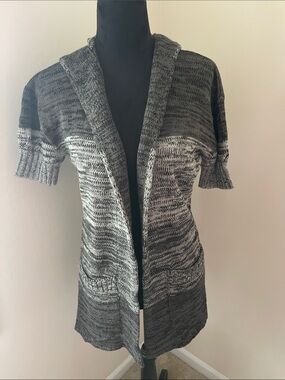 Tulle Marled Black and Gray Short-Sleeve Hooded Cardigan